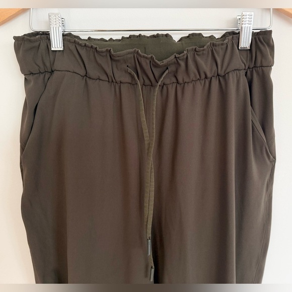 Lululemon Stretch High-Rise Jogger | Size 8 - Picture 4 of 13